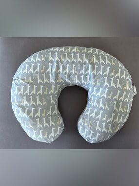 Boppy Gray and White giraffe Nursing Pillow with Subtle yellow Accents Used Good